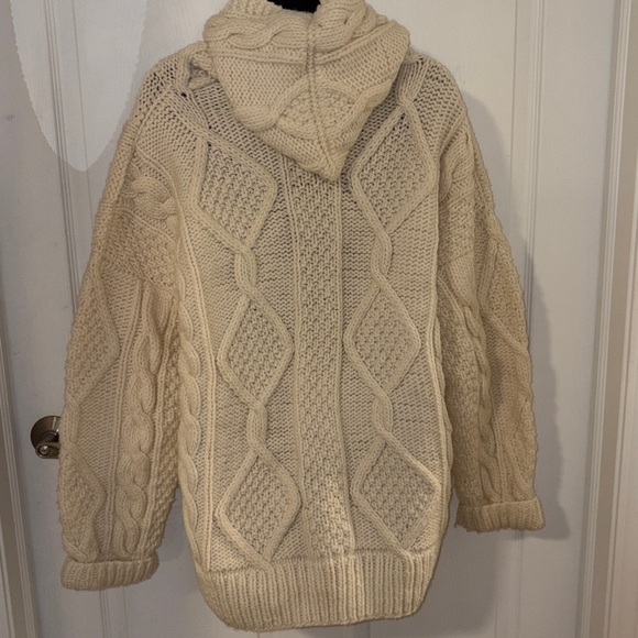 LANITA 100% wool Cozy Cream Cable Knit Hooded Sweater - Picture 4 of 8